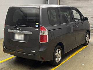 TOYOTA NOAH 2008