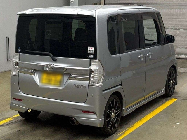 DAIHATSU TANTO 2015