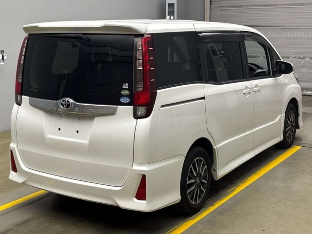 TOYOTA NOAH 2016