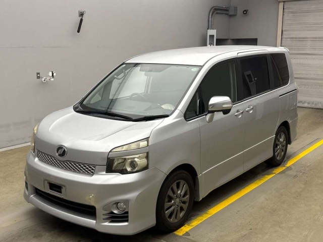 TOYOTA VOXY 2011