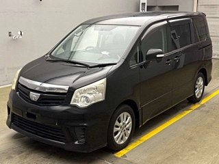 TOYOTA NOAH 2010