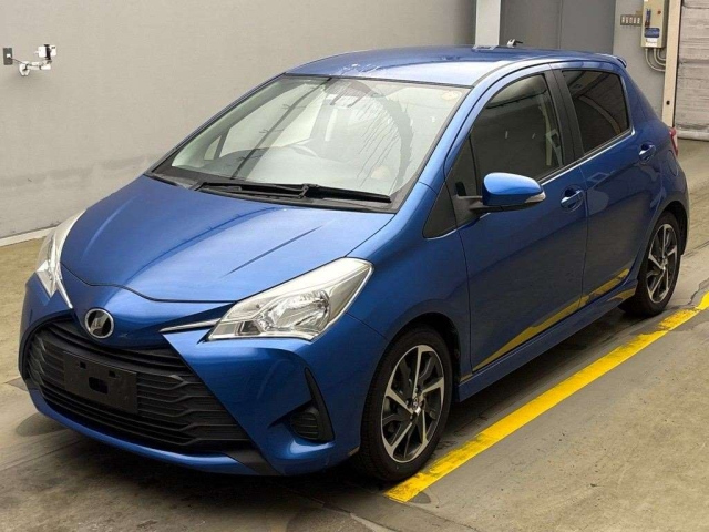 TOYOTA VITZ 2017