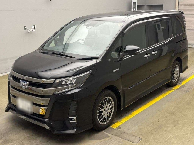 TOYOTA NOAH 2018