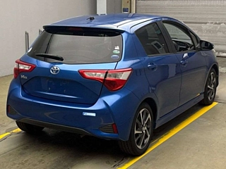 TOYOTA VITZ 2017