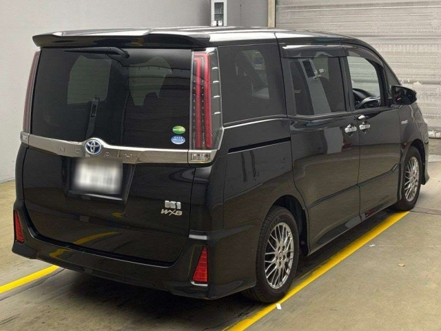 TOYOTA NOAH 2018