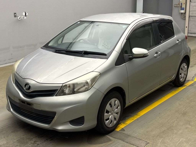 TOYOTA VITZ 2013