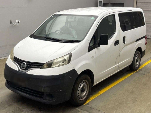 NISSAN NV200 2013