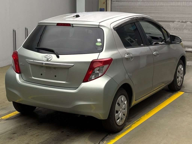 TOYOTA VITZ 2013