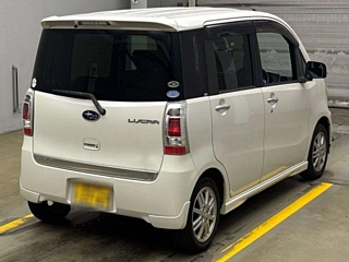 SUBARU LUCRA 2011