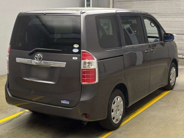 TOYOTA NOAH 2008