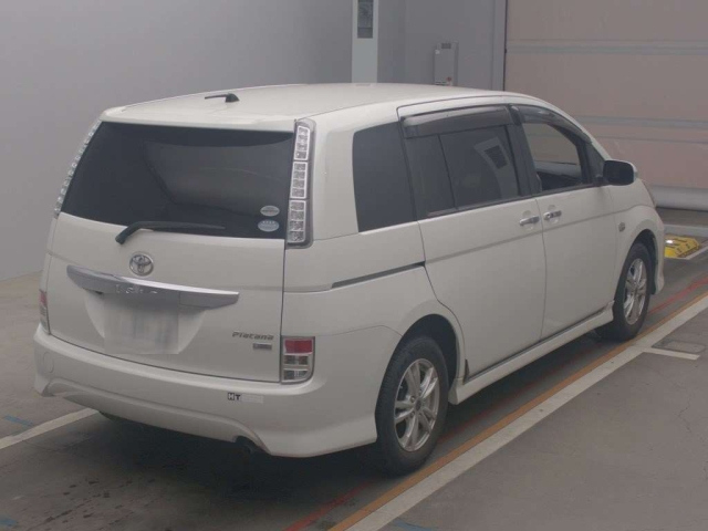 TOYOTA ISIS 2011