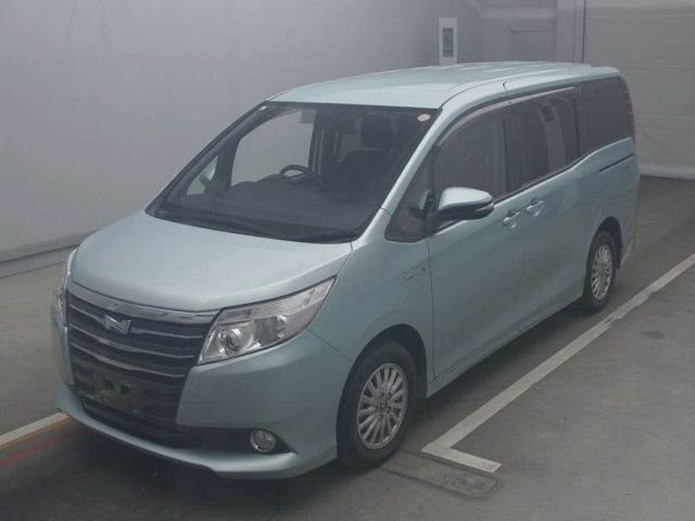 TOYOTA NOAH 2015