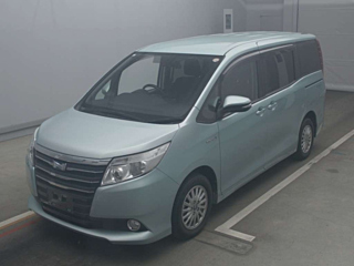 TOYOTA NOAH 2015