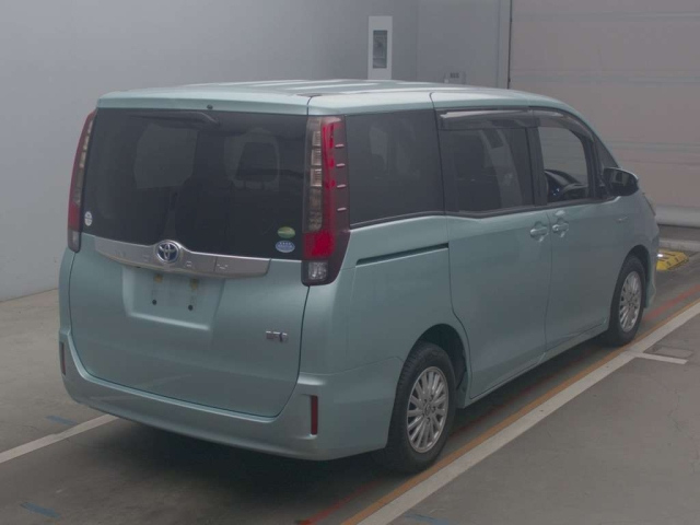 TOYOTA NOAH 2015