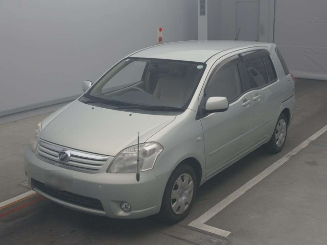 TOYOTA RAUM 2010