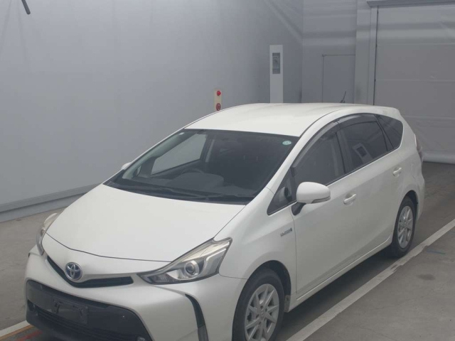 TOYOTA PRIUS ALPHA 2015