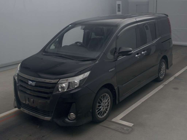 TOYOTA NOAH 2017