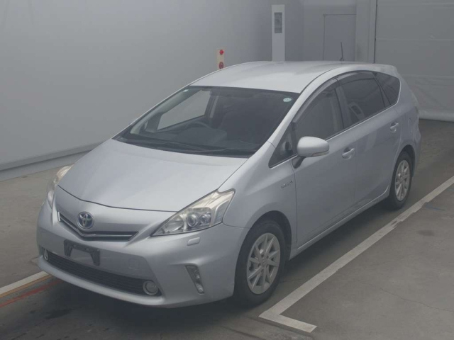 TOYOTA PRIUS ALPHA 2012