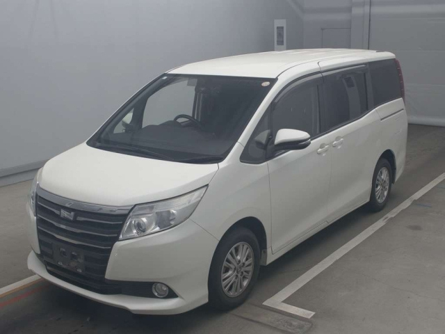 TOYOTA NOAH 2015
