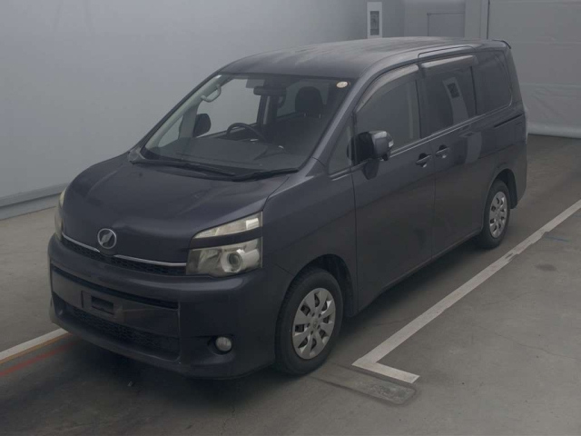 TOYOTA VOXY 2010