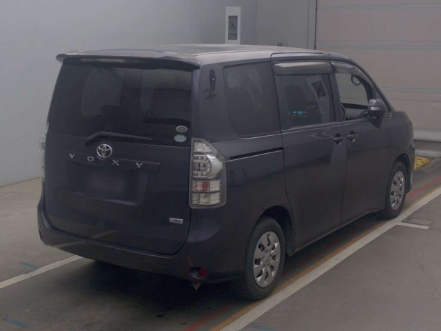 TOYOTA VOXY 2010