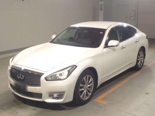 NISSAN FUGA 2017