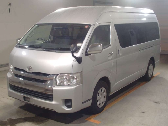 TOYOTA HIACE 2018