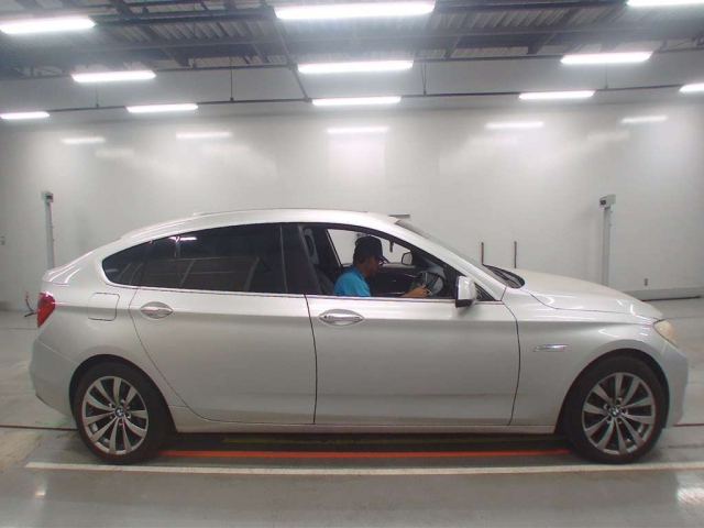 BMW 5 SERIES 2010