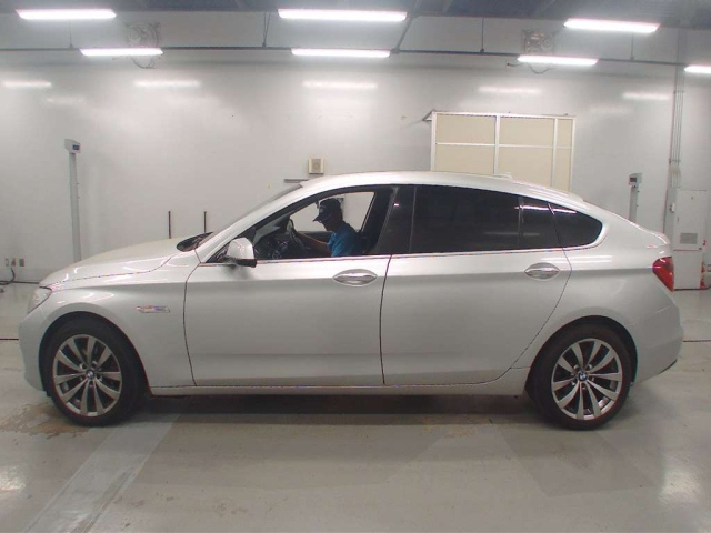 BMW 5 SERIES 2010