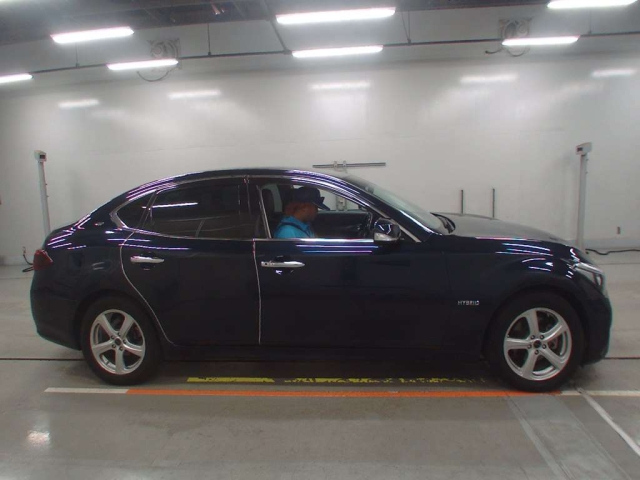 NISSAN FUGA 2021