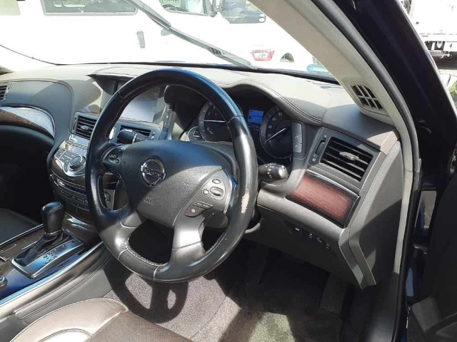 NISSAN FUGA 2021