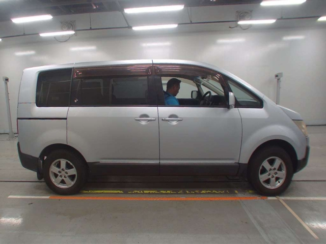 MITSUBISHI DELICA D5 2010