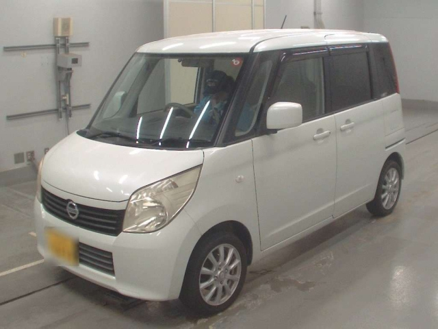 NISSAN ROOX 2010