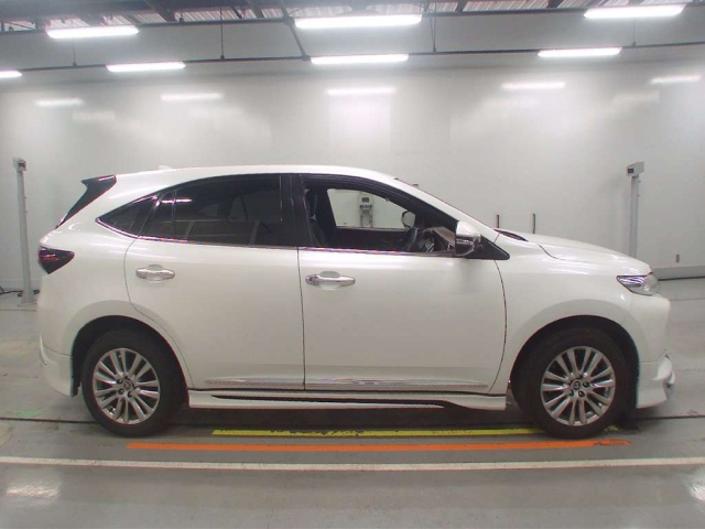 TOYOTA HARRIER 2018