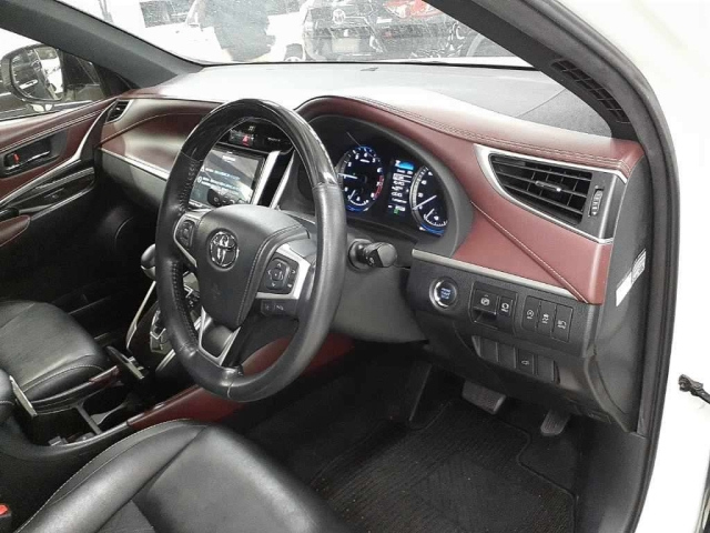 TOYOTA HARRIER 2018