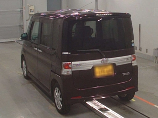 DAIHATSU TANTO 2011