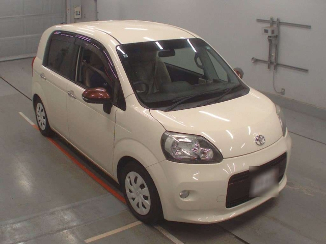 TOYOTA PORTE 2015
