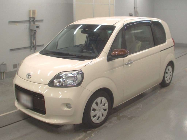 TOYOTA PORTE 2015