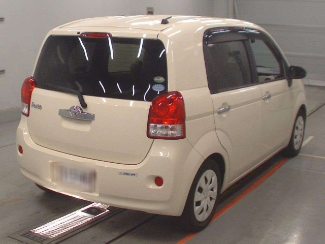 TOYOTA PORTE 2015