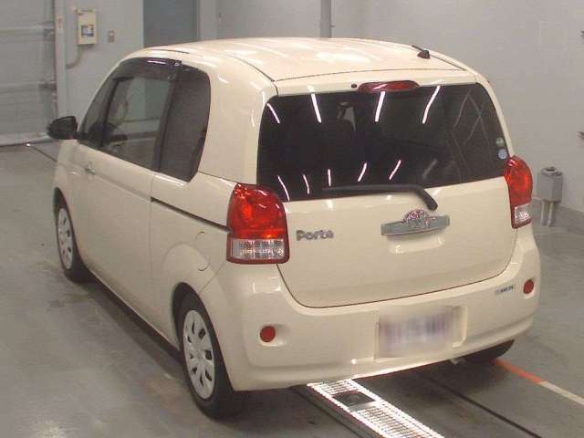 TOYOTA PORTE 2015