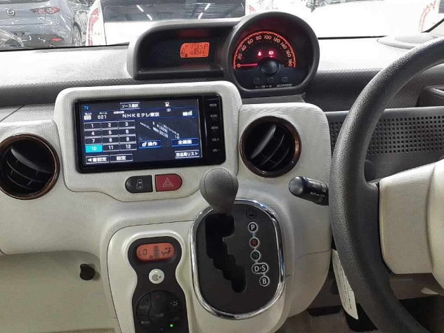 TOYOTA PORTE 2015