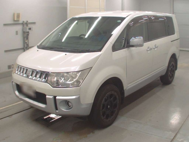 MITSUBISHI DELICA D5 2011