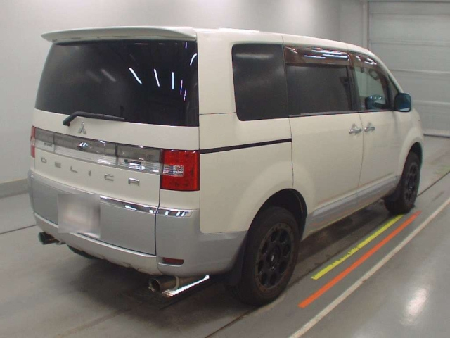 MITSUBISHI DELICA D5 2011