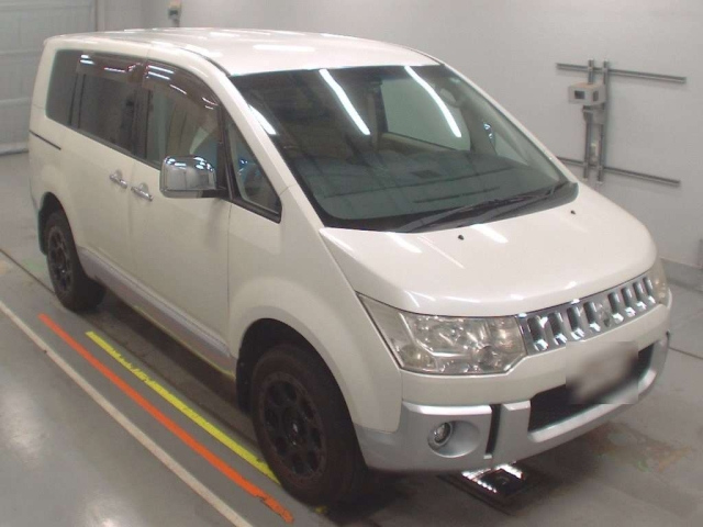 MITSUBISHI DELICA D5 2011