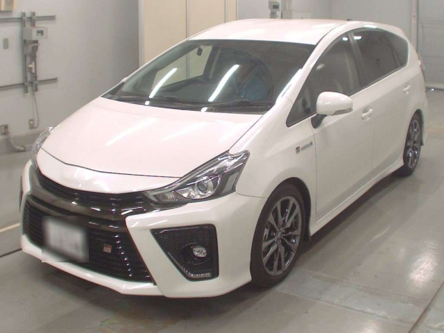 TOYOTA PRIUS ALPHA 2021