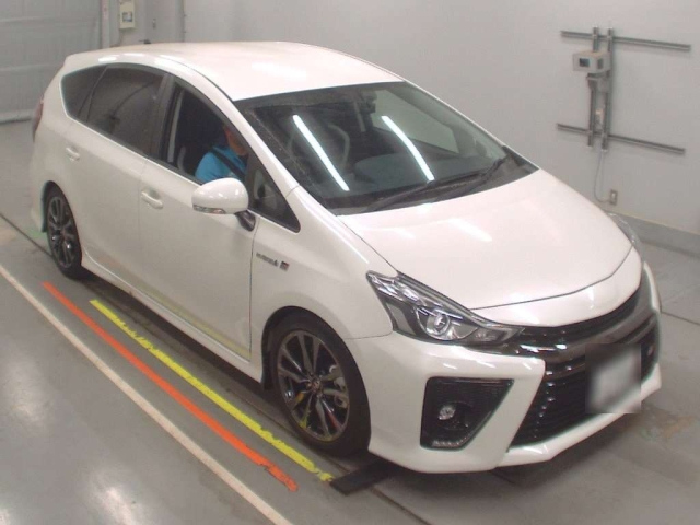 TOYOTA PRIUS ALPHA 2021