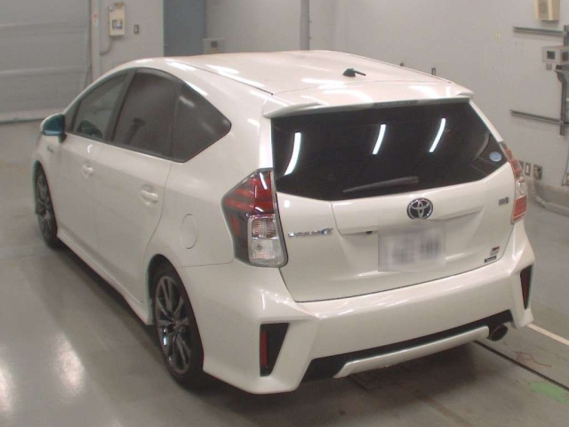 TOYOTA PRIUS ALPHA 2021
