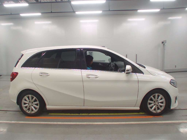MERCEDES BENZ B CLASS 2015