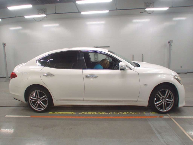 NISSAN FUGA 2011