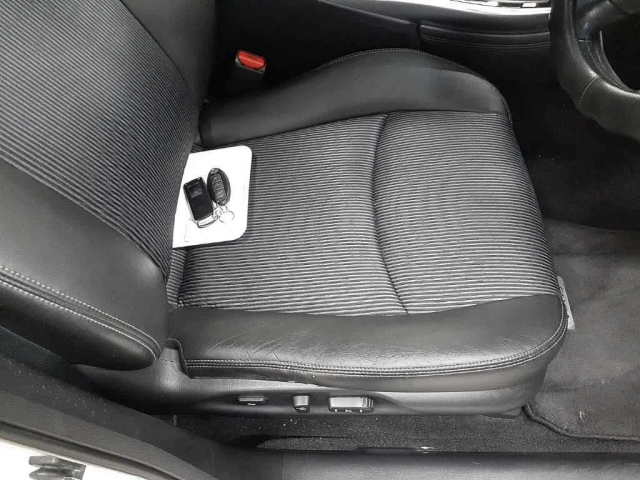 NISSAN FUGA 2011